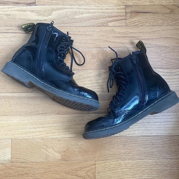 Dr. Martens Patent Leather Unisex Kids Dr Marten sz kids 3 patent leather boot lace up great pre owned condition
